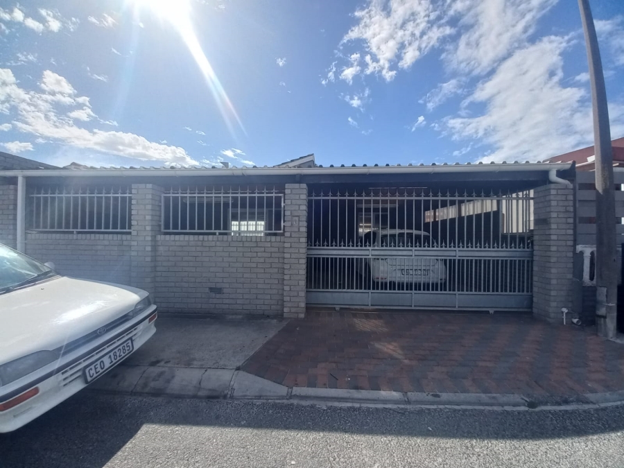 4 Bedroom Property for Sale in Portlands Western Cape